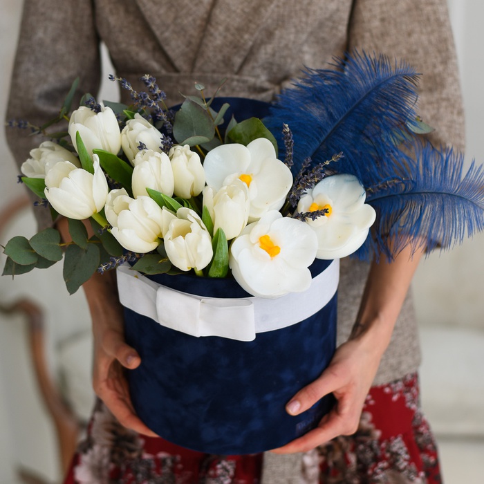 Тюльпани в коробці з милом "Біла орхідея"