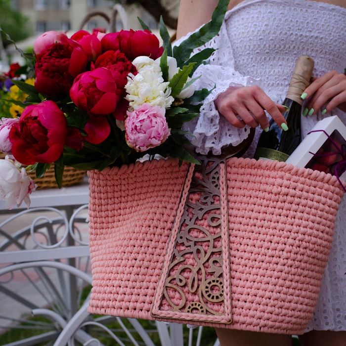 Подарунковий набір з квітами у сумці "Розкіш"