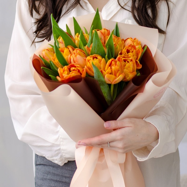 Букет 15 оранжевых тюльпанов дабл