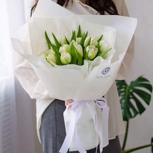 Букет 15 білих тюльпанів дабл