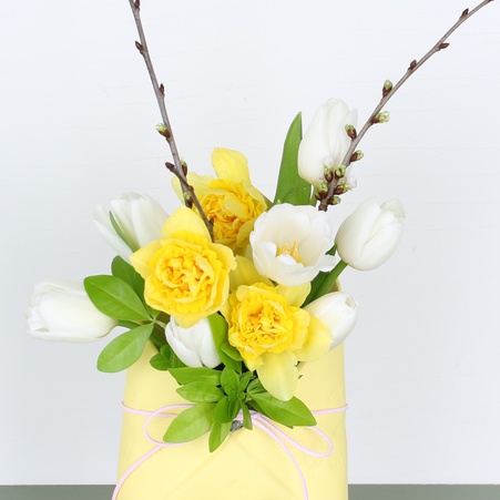 Цветы в конверте "Нарцисс и тюльпан"