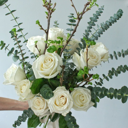 Букет 11 троянд Плая Бланка з евкаліптом