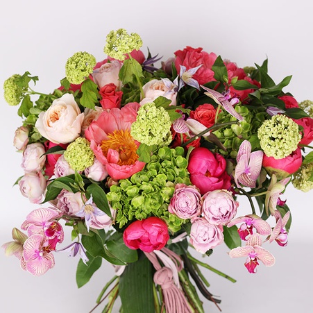 Букет из гортензии, пионов, розы и орхидеи "Красочный балет цветов"