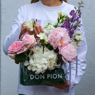 Квіти у прозорій сумці "Сад у долонях"