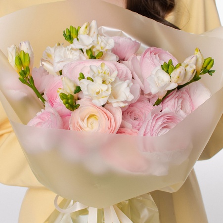 Букет 21 рожевий ранункулюс