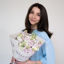 Букет из 13 бело-розовых маттиол