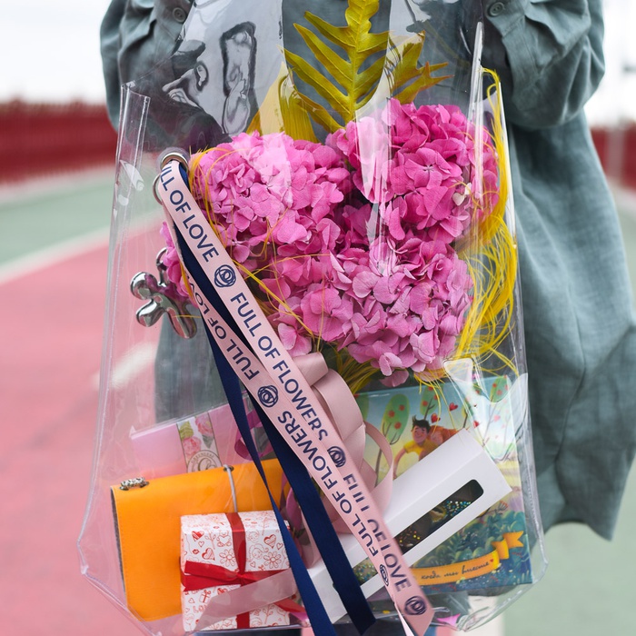 Цветы в сумке "Любовь лета"