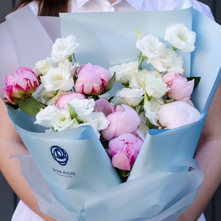 Букет з півонії та еустоми "Ніжніше ніжного"