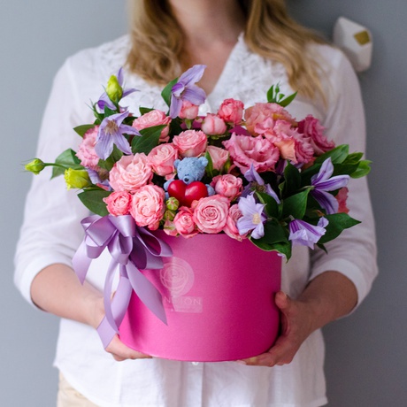 Цветы в коробке с мылом "Розовая радость"