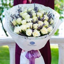 Букет 39 білих троянд з лавандою