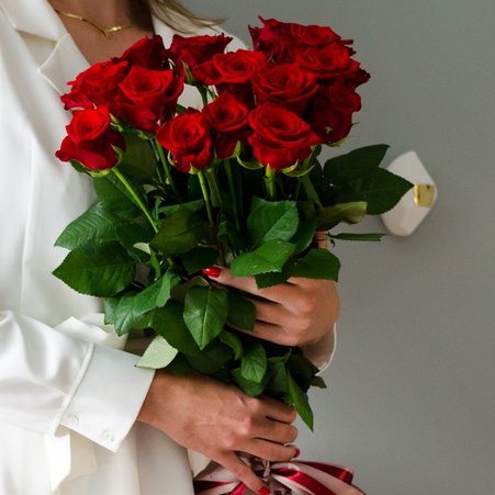 Букет 15 червоних троянд Мері Мі, 70 см