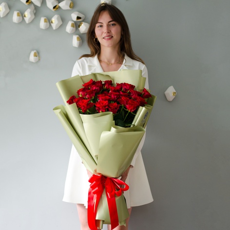 Букет 25 червоних троянд Мері Мі, 70 см