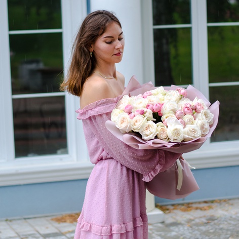 Букет из 31 нежно-розовой розы