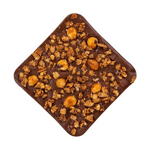 Плитка з солоною карамеллю, пластівцями і фундуком від Spell