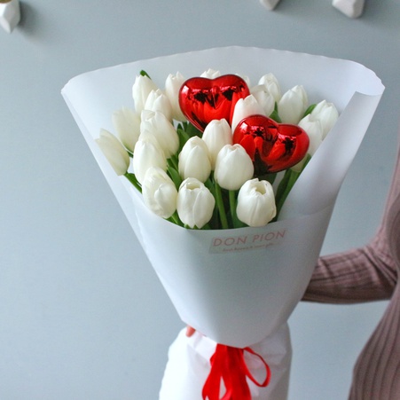 Букет 21 белый тюльпан "С любовью"