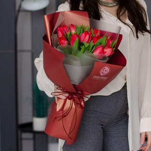 Букет 15 червоних дабл тюльпанів