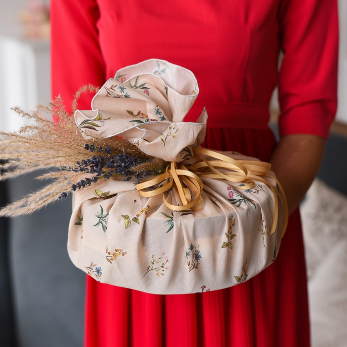 Подарунковий набір "Торт шоколадний в квітковій серветці"