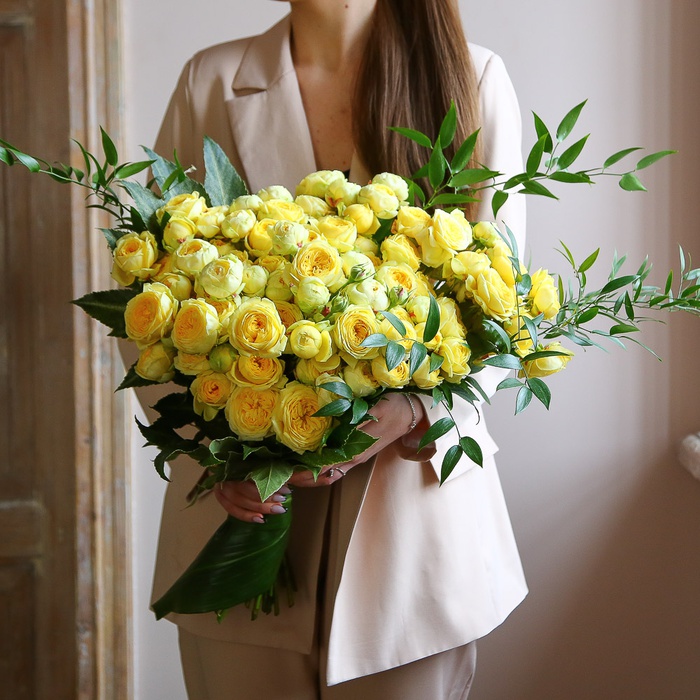 Букет з 35 піоноподібних троянд Піоні Бабблз