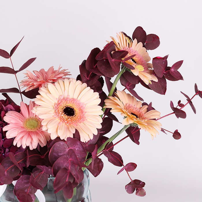 Цветы в вазе "Палитра герберы и гортензии"