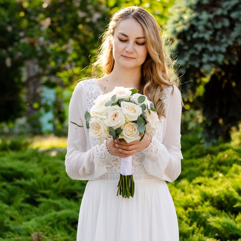 Букет нареченої із білої троянди "Білий романтизм"