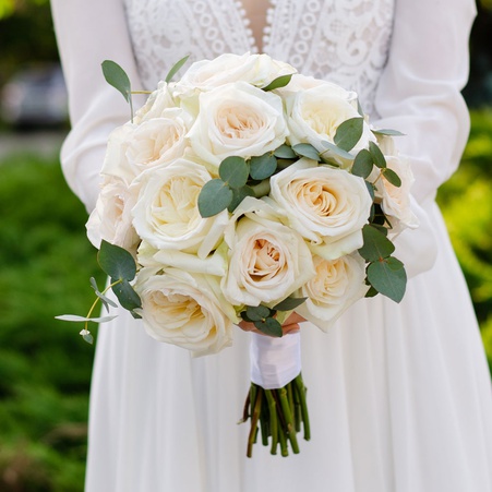 Букет нареченої із білої троянди "Білий романтизм"