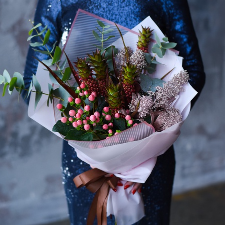 Букет з ананасами "Чарівний іній"