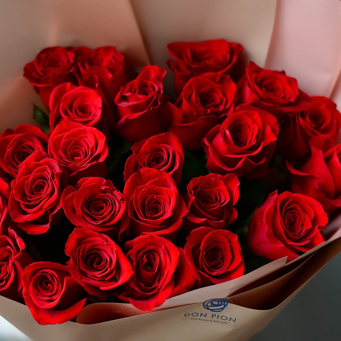 25 червоних троянд Фрідом