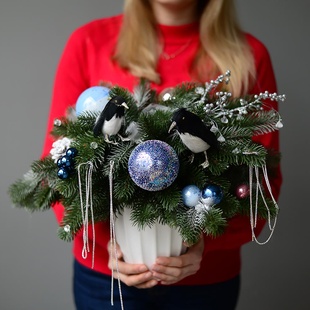 Новорічна композиція зі штучної хвої "Морозний ранок"