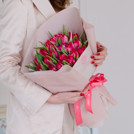 Букет из 25 розовых дабл тюльпанов