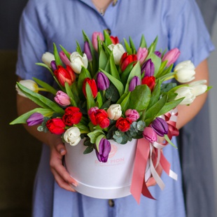 Тюльпани в коробці "Весняні ноти"