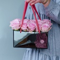 15 рожевих троянд у дзеркальній сумочці