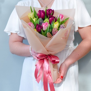 Букет з гіацинтів та тюльпанів