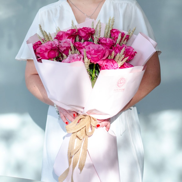 Букет 15 роз Кантри блюз с пшеницей