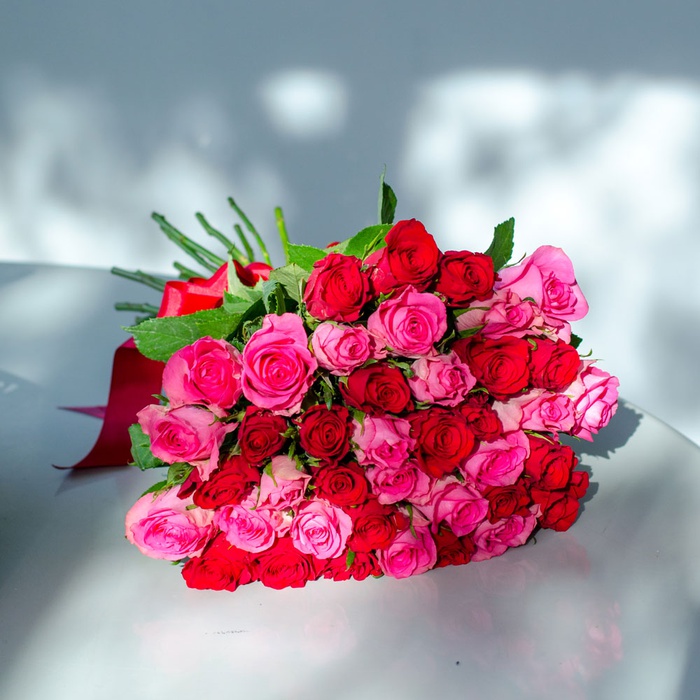 Букет 41 малиново-красная роза "Смузи"