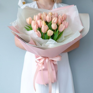 Букет 25 лососевих тюльпанів "Тіз Бутс"