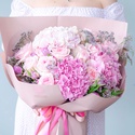 Букет из гортензии, розы и тюльпанов "Розовый сад"
