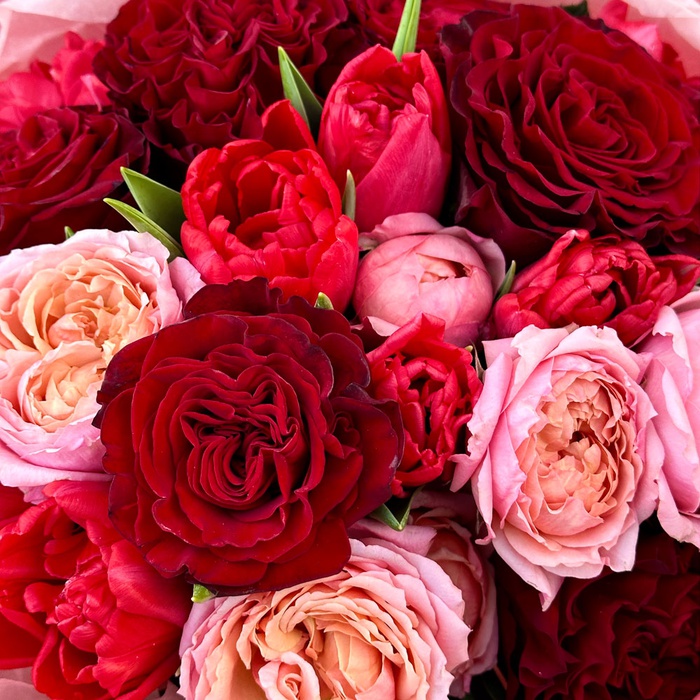 Букет з троянд та тюльпанів "Квітковий вогник"
