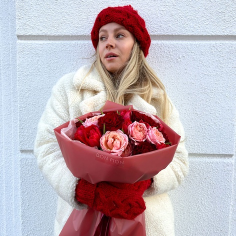 Букет из роз и тюльпанов "Цветочный огонек"