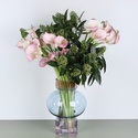 Цветы в вазе "Розовая калла и скиммия"