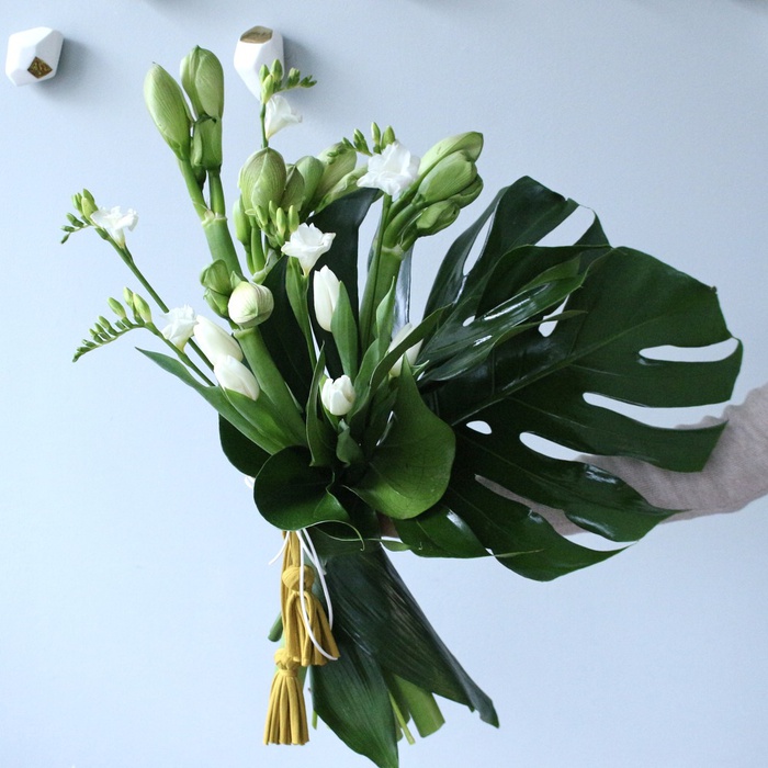 Букет з амарилісом, тюльпанами, фрезією "Амарилісова ніжність"