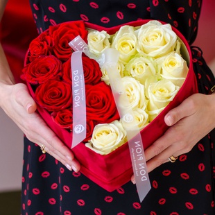 Цветы в коробке сердце "Любовь в цветах"