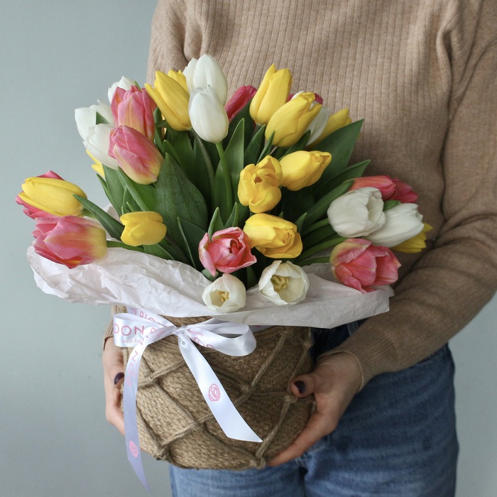 Квіти у кошику "41 тюльпан мікс"