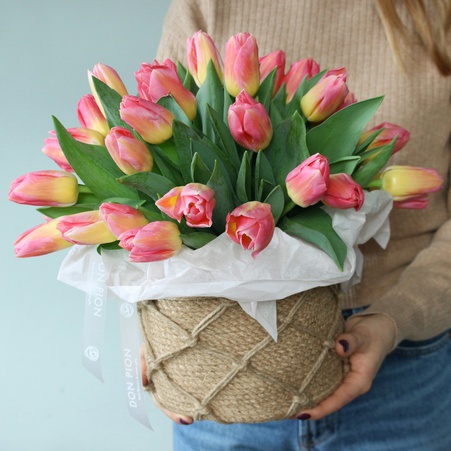 Цветы в корзинке "35 розовых тюльпанов"