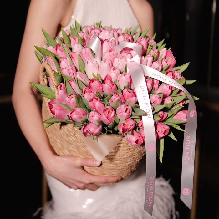 Цветы в корзине "101 розовый тюльпан"