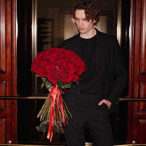 Букет 51 роза "Хартс"