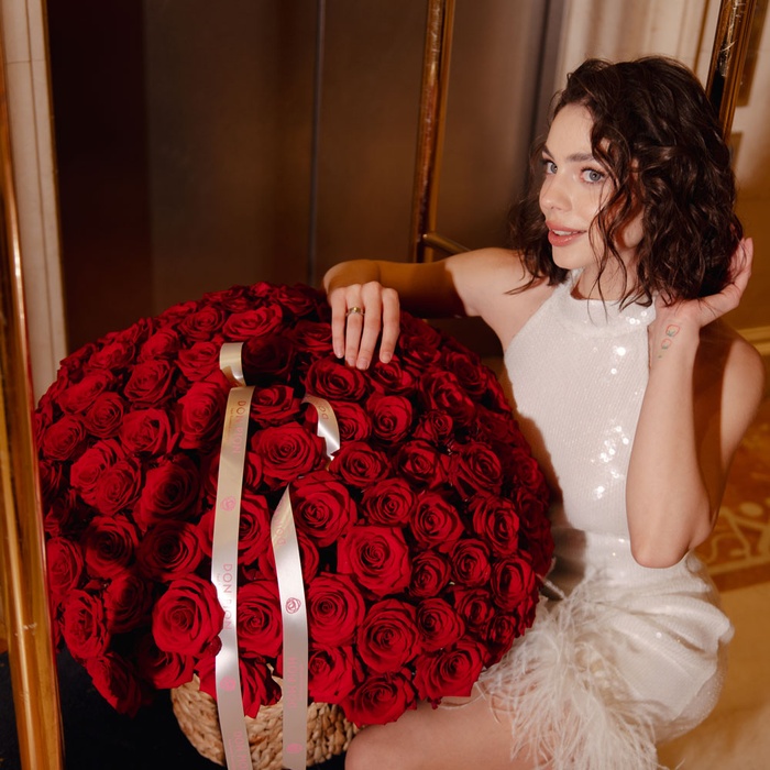 Цветы в корзине "125 красных роз Маричка"