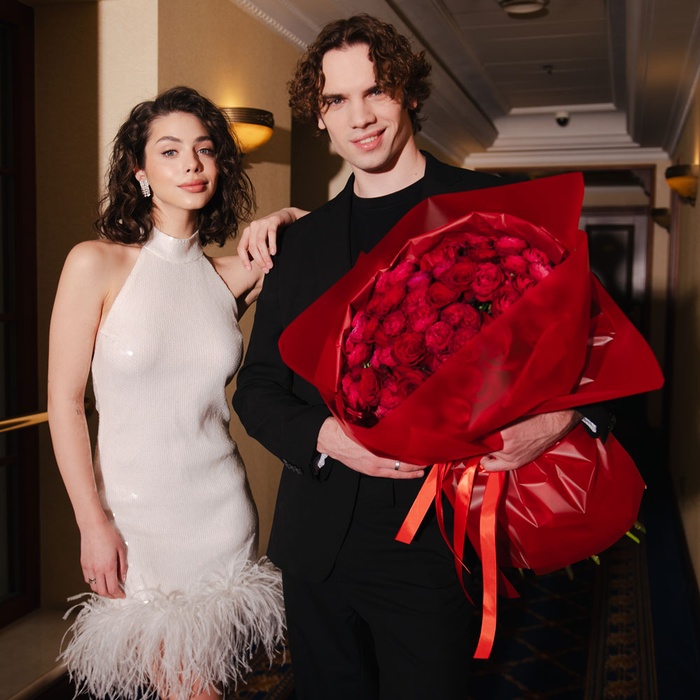 Букет из роз "Вишневый сорбет", L