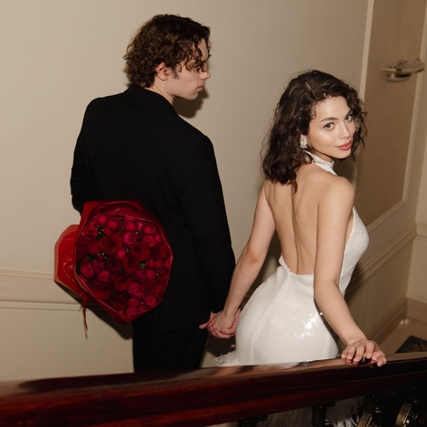 Букет из роз "Вишневый сорбет", M