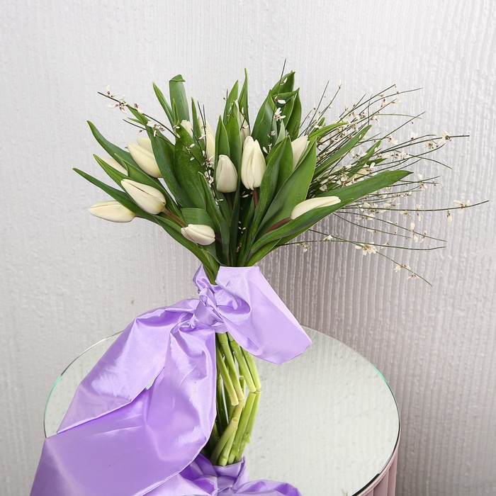 Букет 21 білий тюльпан