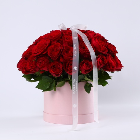 Розы в коробке "Лепестки страсти"